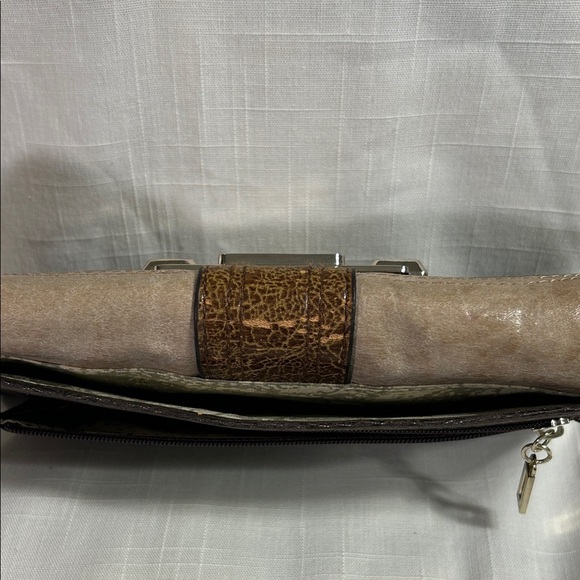 Guess Tri-Tone Wallet - Picture 4 of 8